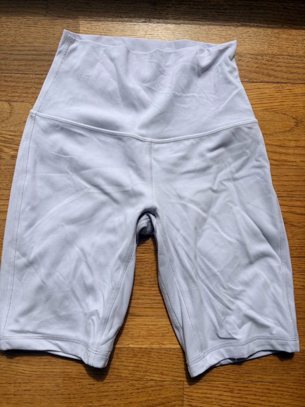 Lululemon align 6 inch shorts  in pastel purple - Picture 2 of 2